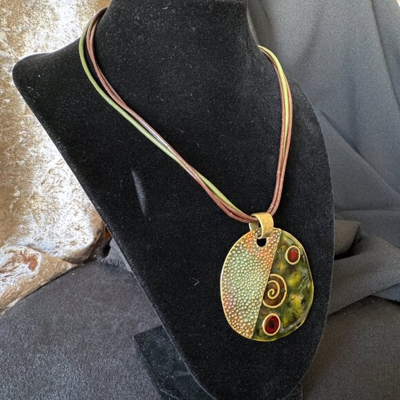 Medallion Gold Tone Olive Burgundy Pendant Enamel Leather Cord + Stud Earrings - Picture 8 of 12